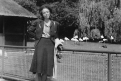 Ulla Marianne  Wikander i Lunds stadspark cia 1942